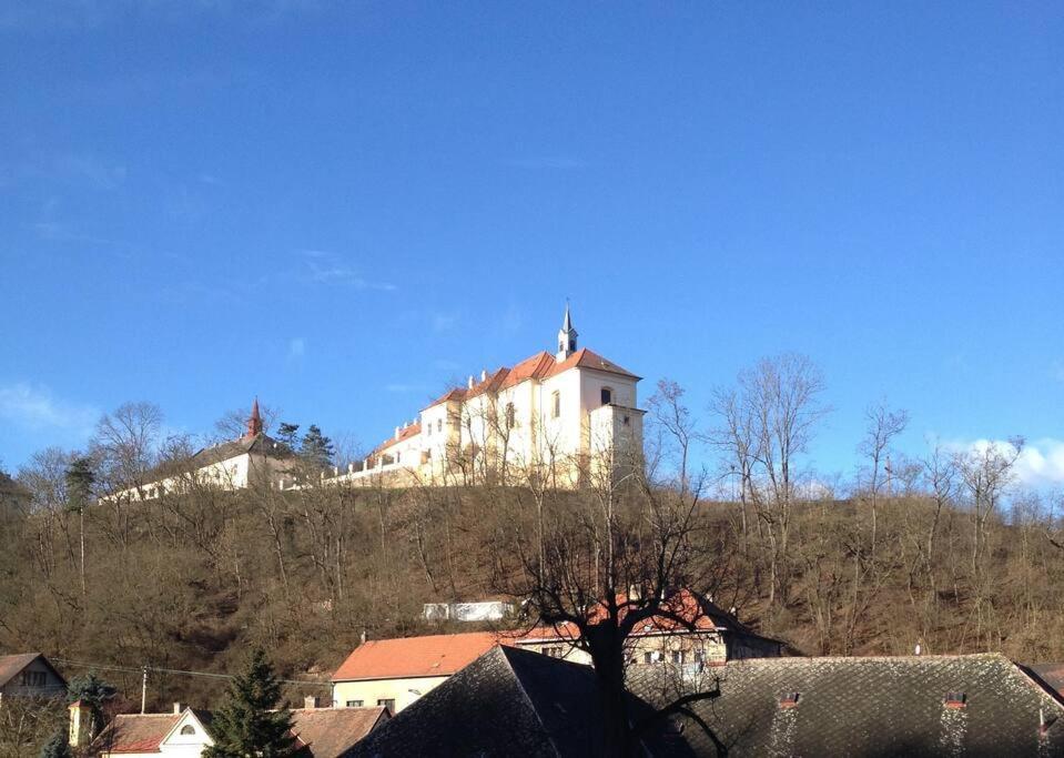 Apt. Overlooking The Castle Nizbor20Km From Prague Buitenkant foto